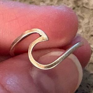 Elegant Wave 925 Silver Ring